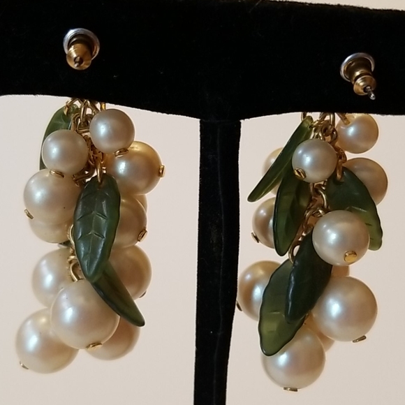 Vintage Pearl Cluster Earrings - Picture 2 of 2